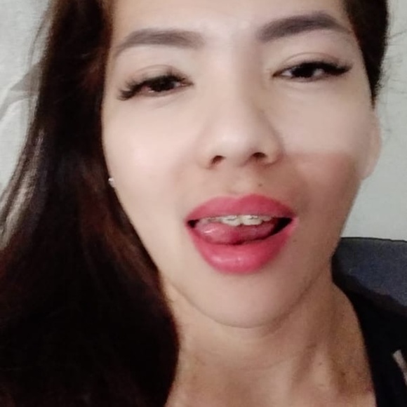 Meet your Posher, Melania - Picture 2 of 2